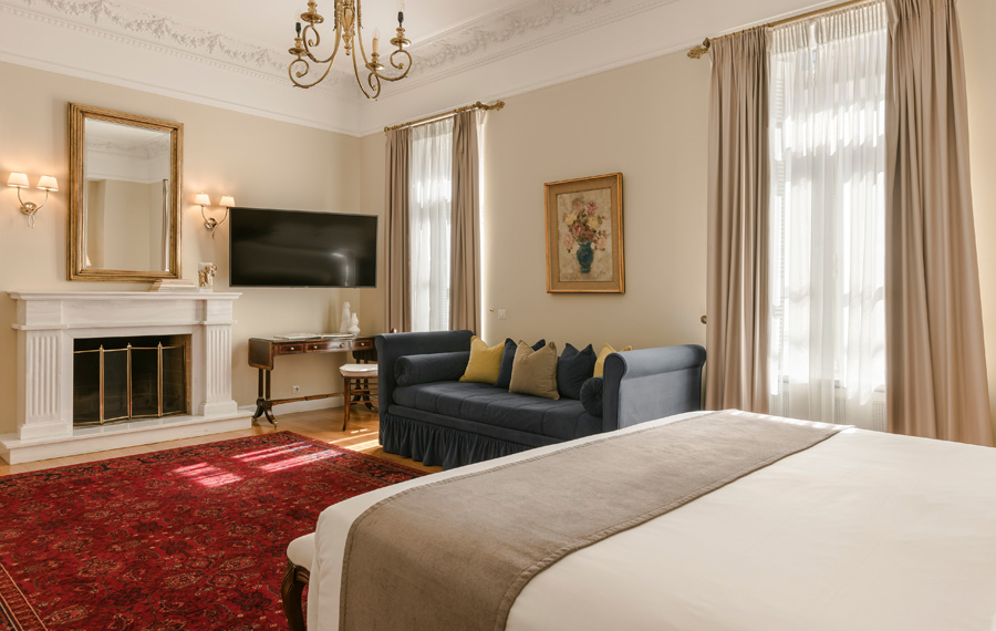 EXECUTIVE SUITE